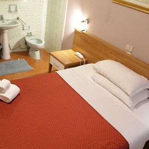 Kamer met een Queen Size Bed